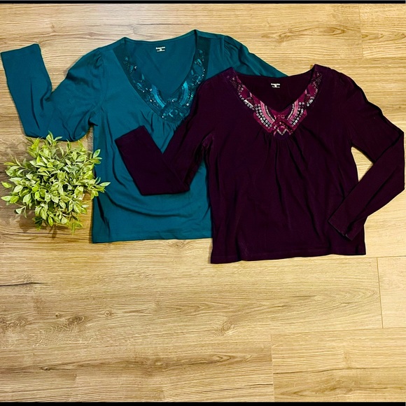 2 top bundle. - Picture 1 of 1